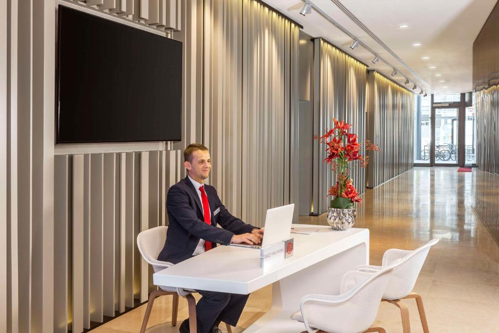 NH Collection Berlin Mitte Friedrichstrasse - Resim 37