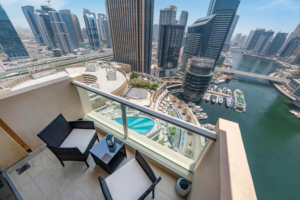 Nespecifikovaný výhled na destinaci Dubaj nebo výhled na město při pohledu z apartmánu
