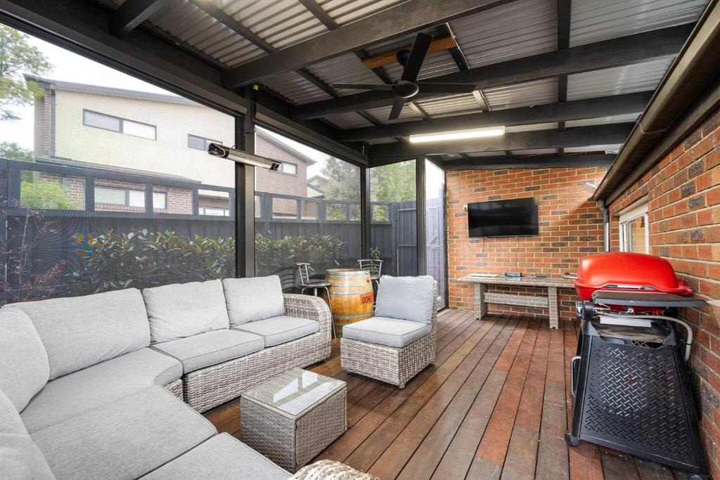 Un lugar para sentarse en Private Retreat with Spacious Alfresco and Parking