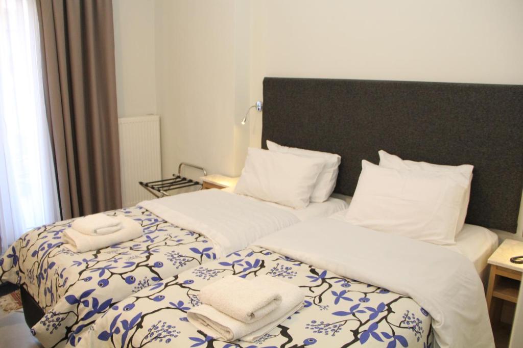 Postel nebo postele na pokoji v ubytování Alexiou Hotel