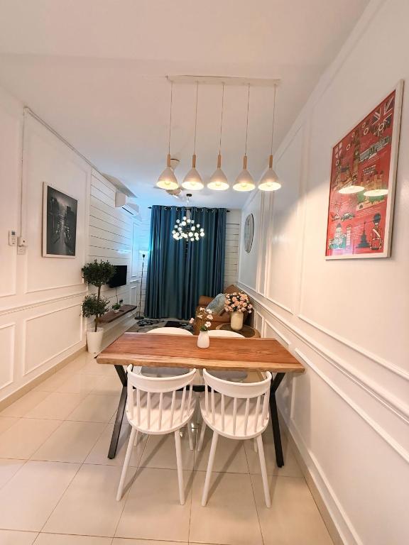 TV a/nebo společenská místnost v ubytování DRIFF Homestay 3bedroom with aircond 50m to Night Market Wakaf Che Yeh