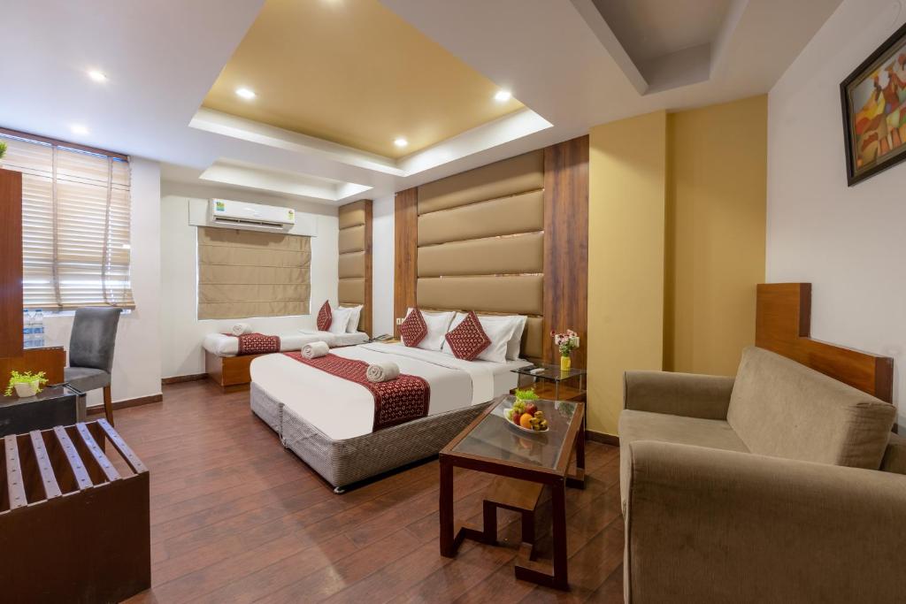 Postel nebo postele na pokoji v ubytování Hotel Palm Do'r # Walking Distance to New Delhi Station # Parking # Family Hotel # Customer's Choice Hotel # Top Rated Hotel