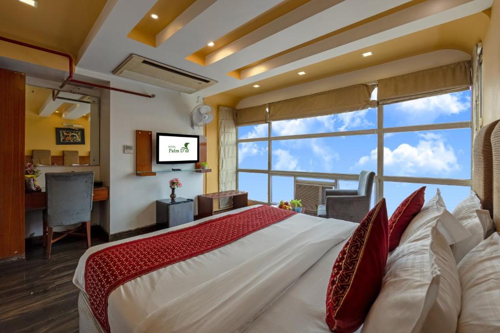 Postel nebo postele na pokoji v ubytování Hotel Palm Do'r # Walking Distance to New Delhi Station # Parking # Family Hotel # Customer's Choice Hotel # Top Rated Hotel