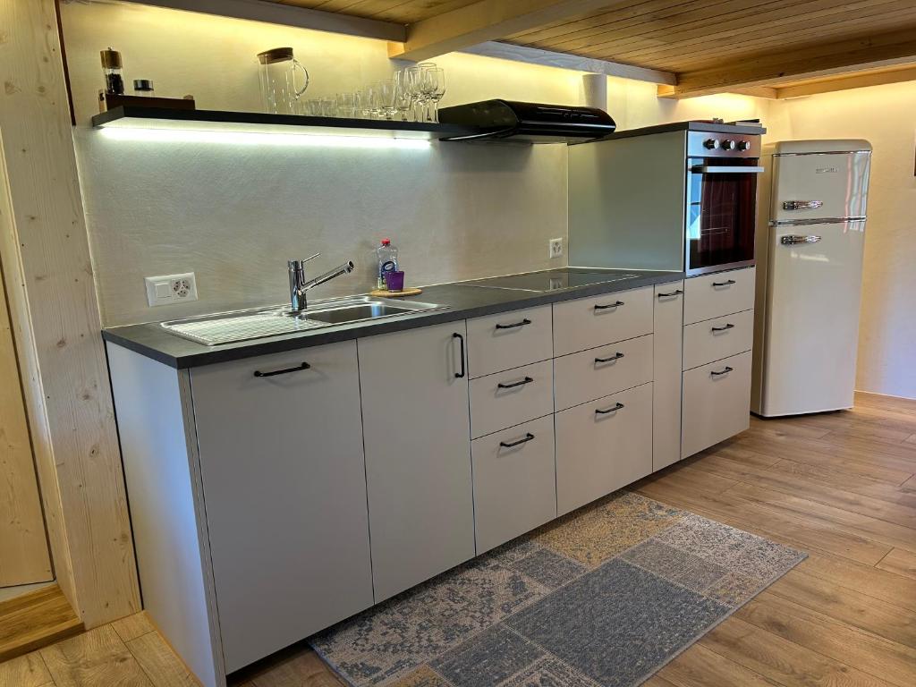 Dapur atau dapur kecil di Alpenchalet Haldeli Ferienwohnung