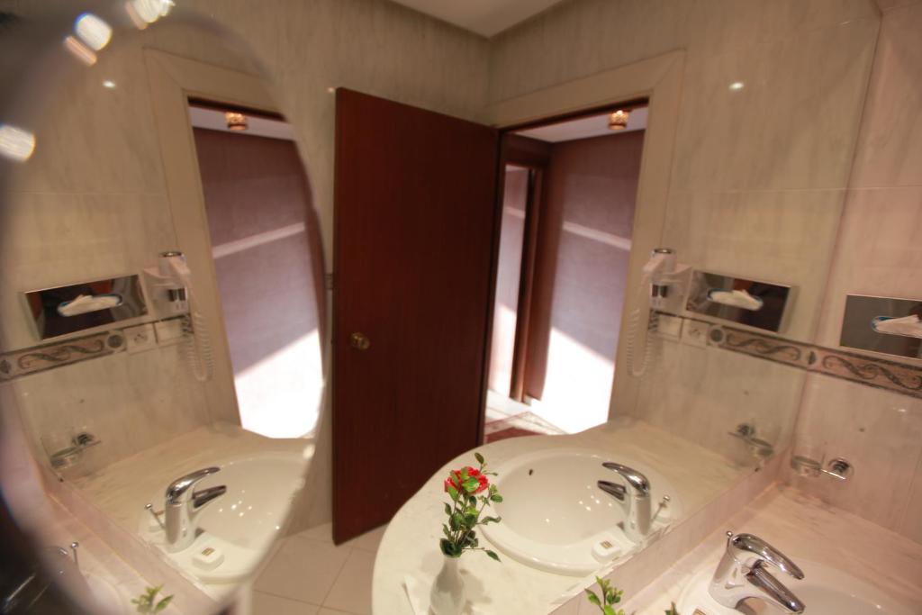 Koupelna v ubytování Hotel Transatlantique