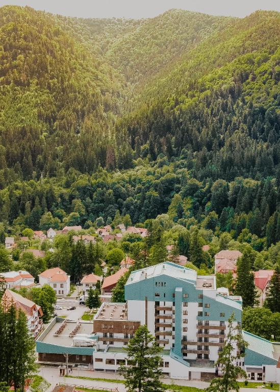 Nespecifikovaný výhled na hory nebo výhled na hory při pohledu z hotelu