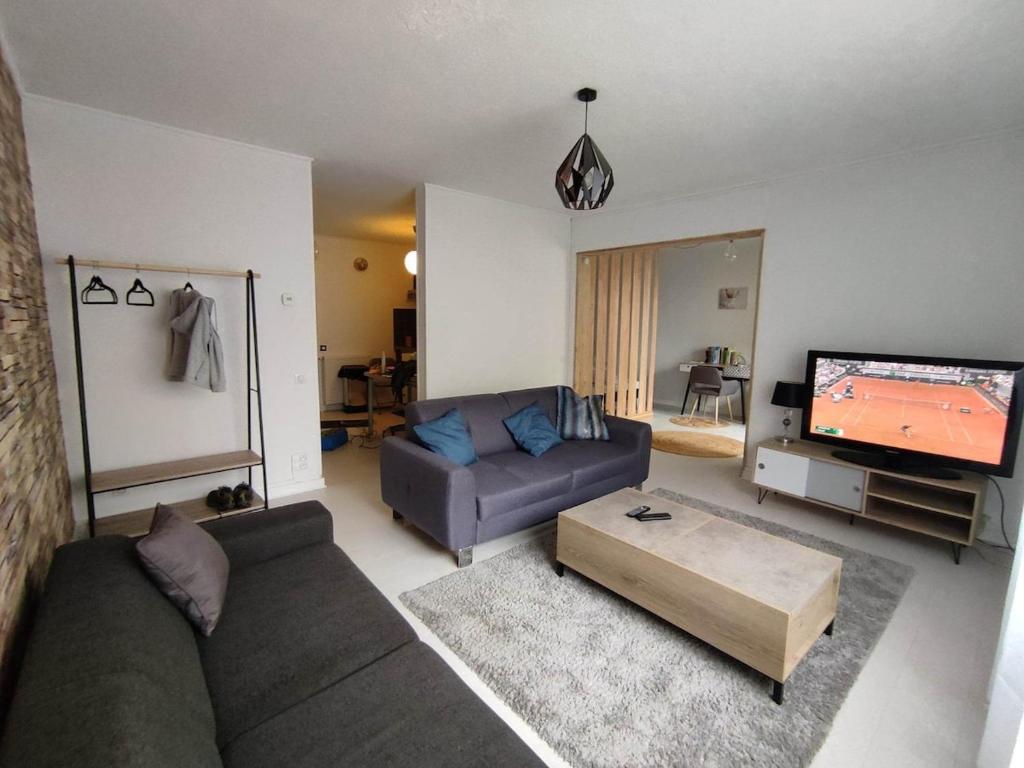 Χώρος καθιστικού στο 2-room apartment, individual garage, close to train station