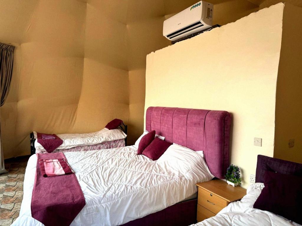 Postel nebo postele na pokoji v ubytování Wadi rum caeser camp