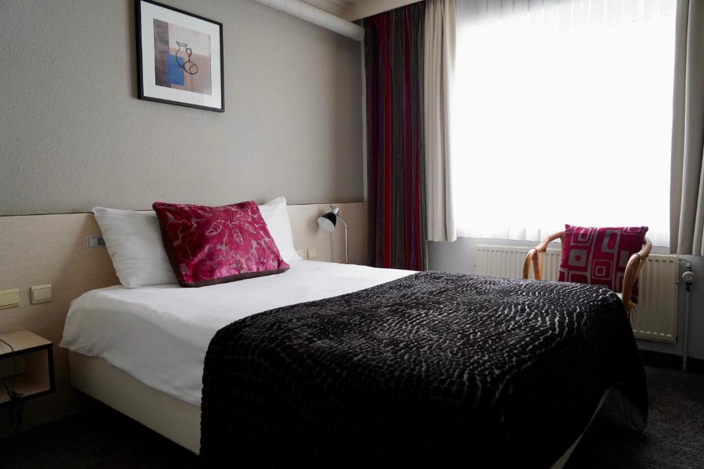 Postel nebo postele na pokoji v ubytování Hotel Prins Boudewijn