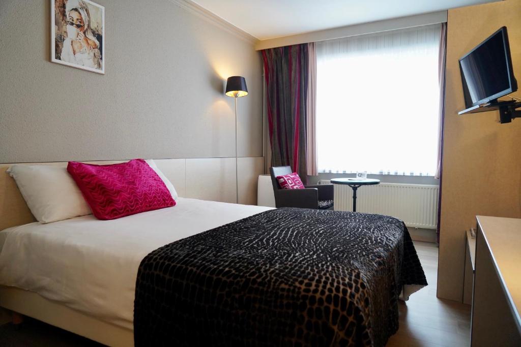 Postel nebo postele na pokoji v ubytování Hotel Prins Boudewijn