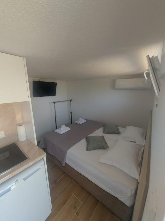 Postel nebo postele na pokoji v ubytování Apartmani Barka