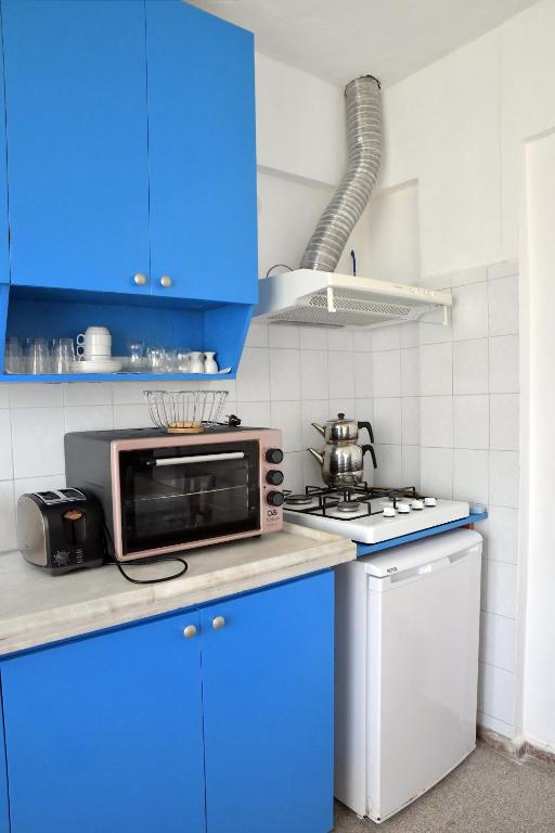 Kuchyň nebo kuchyňský kout v ubytování Mimas Garden Apartments