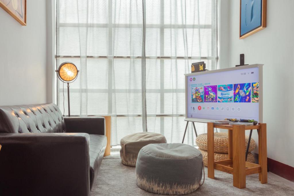 Μια τηλεόραση ή/και κέντρο ψυχαγωγίας στο 大樹林 Mori Mori 包棟民宿 寵物友善 附車位