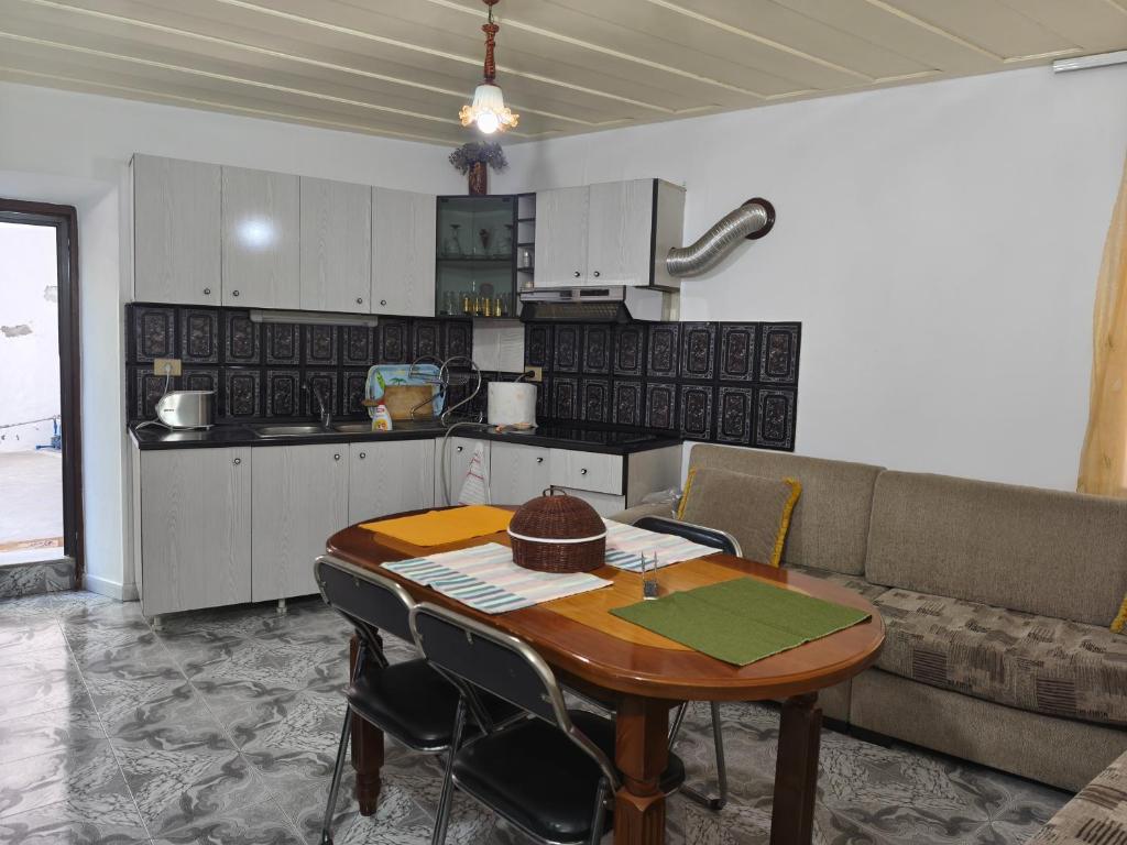 Kuchyň nebo kuchyňský kout v ubytování oneTwoSleep GuestHouse