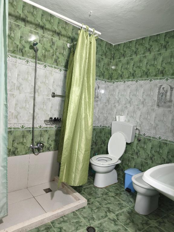 Koupelna v ubytování oneTwoSleep GuestHouse