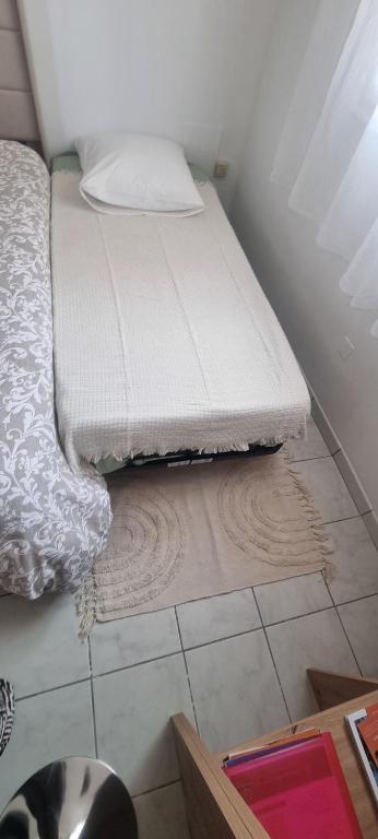Postel nebo postele na pokoji v ubytování Chambre face aux vignes