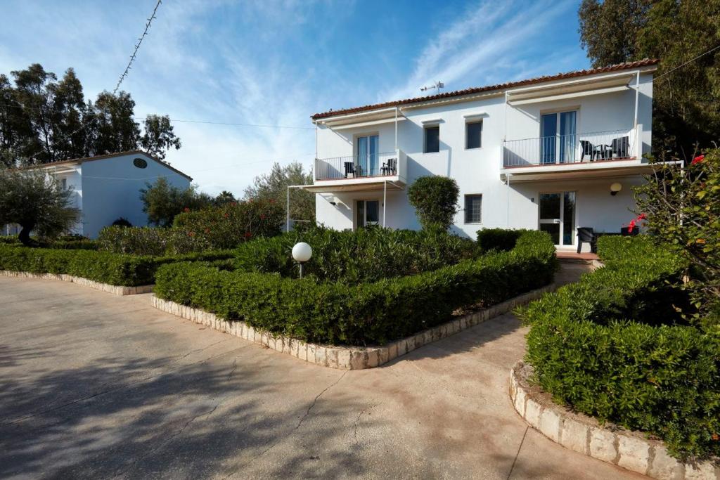 Aed väljaspool majutusasutust I Giardini di Athena- Athena Resort