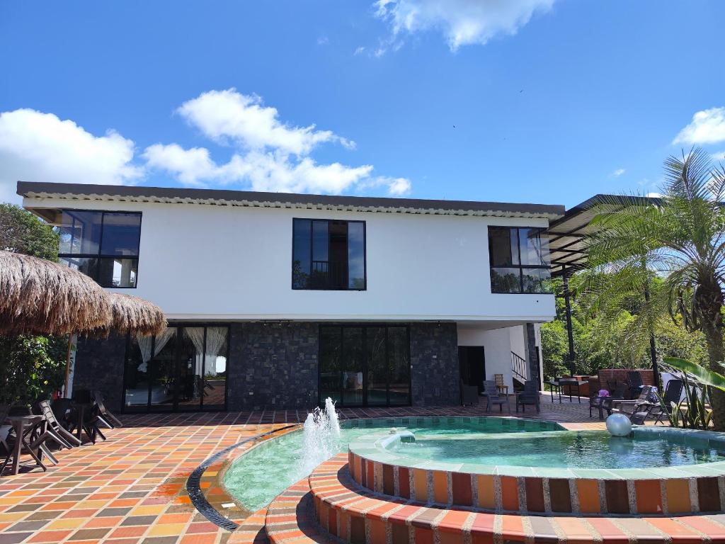 Bazén v ubytování Finca La Casa de Pablo nebo v jeho okolí