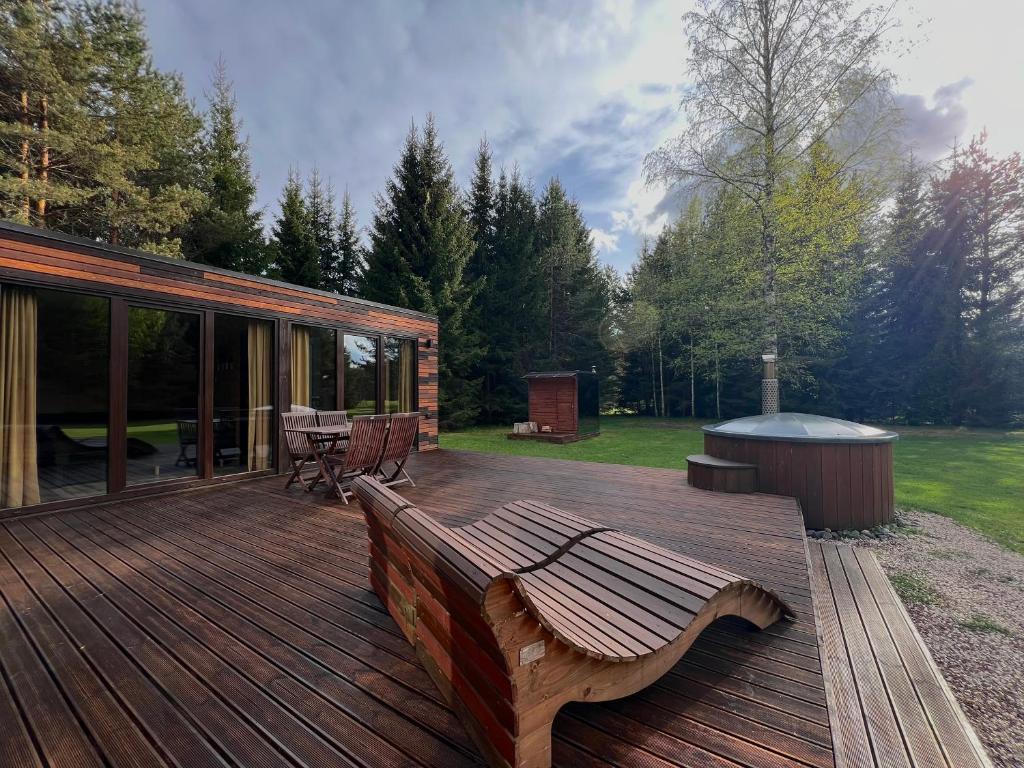 Zahrada ubytování Roheluse metsamaja with hot tub and sauna