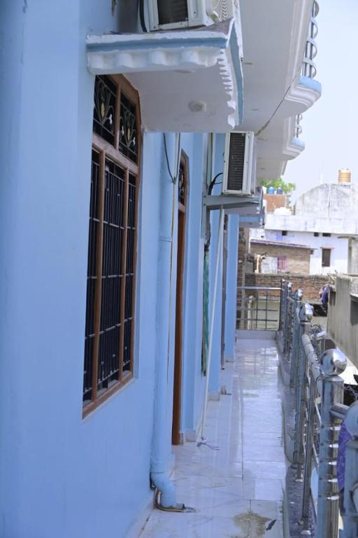 Rõdu või terrass majutusasutuses Bajrangbali guest house
