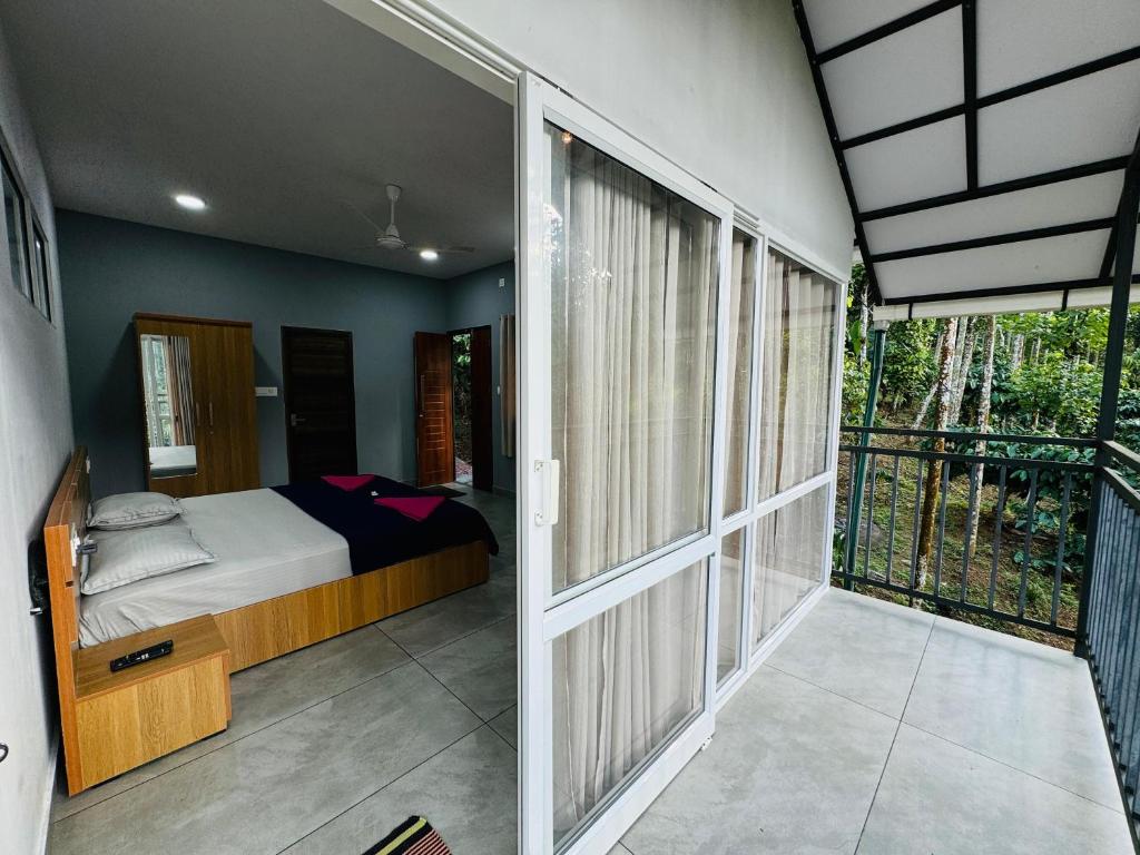 Postel nebo postele na pokoji v ubytování Himadri Retreat Wayanad