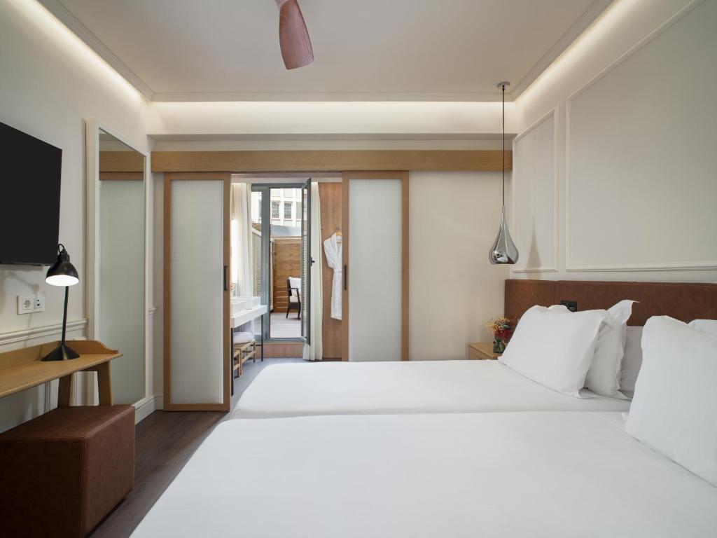 H10 Universitat - 10