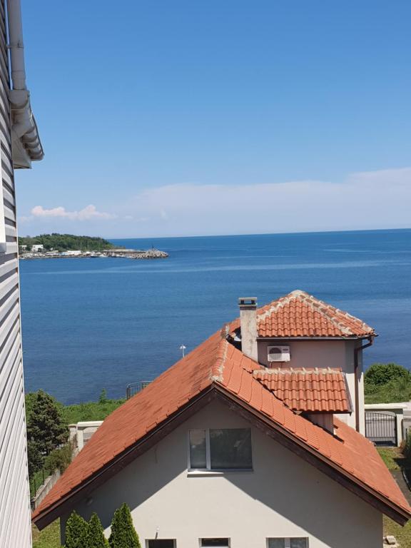 One-Bedroom Apartment with Sea View