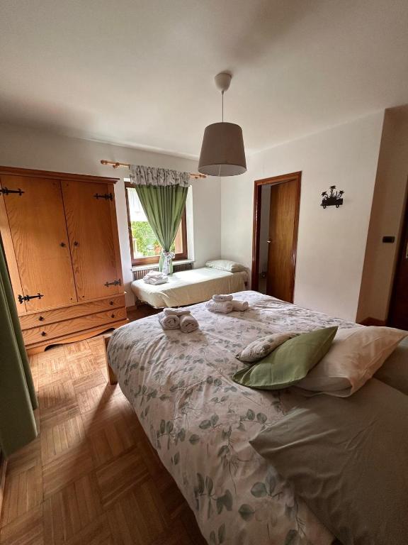 Łóżko lub łóżka w pokoju w obiekcie Agritur Broch