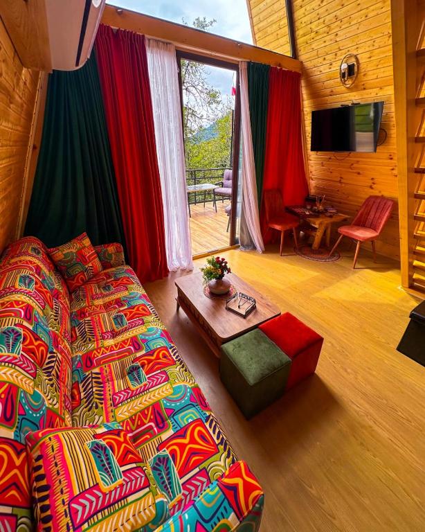 Postel nebo postele na pokoji v ubytování Cozy House Gulebi