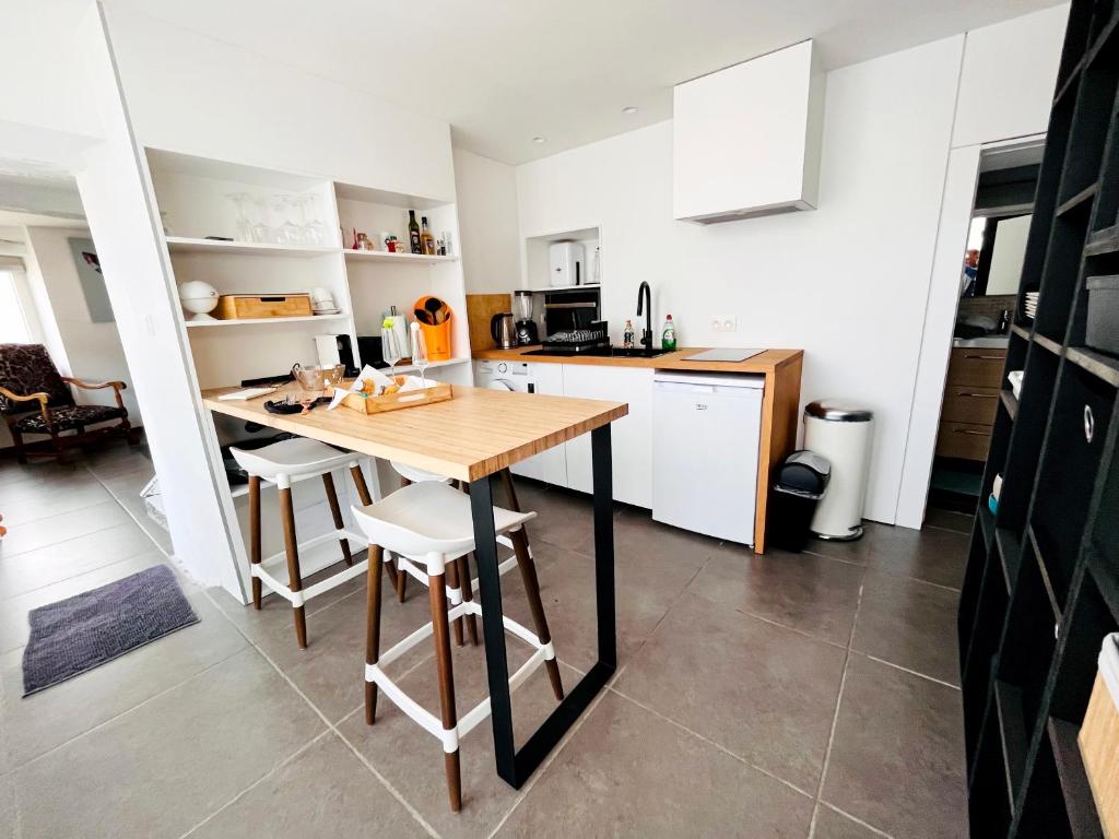 Kuchyň nebo kuchyňský kout v ubytování La maison Mythique