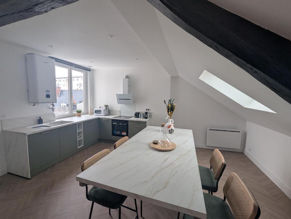 Kuchyň nebo kuchyňský kout v ubytování Sirius 3 - Superbe appartement centre ville pour 4 Personnes