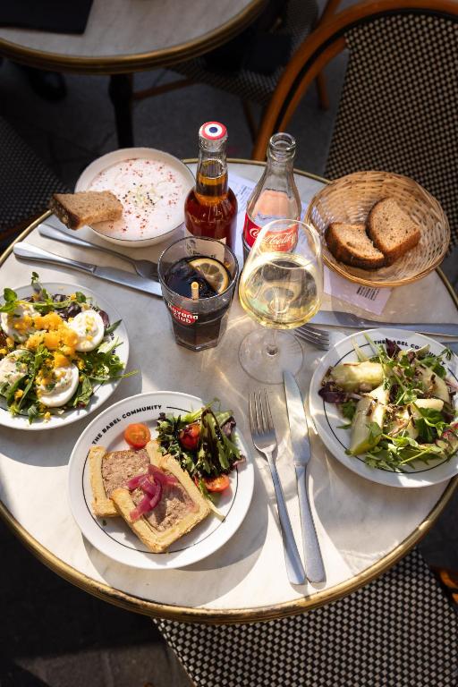 The Babel Community - République - Joliette - Resim 16