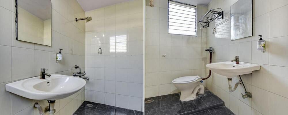 Bilik mandi di Hotel Kalalaxmi lodging