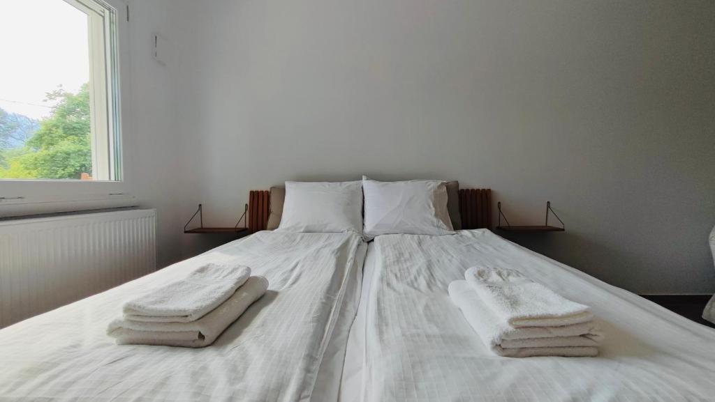 Postel nebo postele na pokoji v ubytování Anesi Suites & Rooms