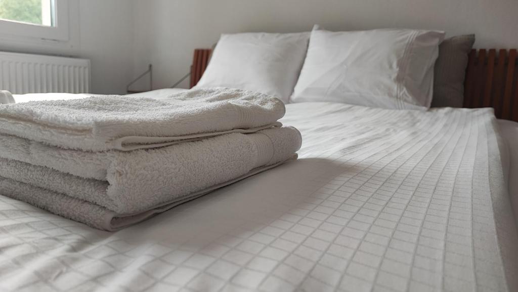 Postel nebo postele na pokoji v ubytování Anesi Suites & Rooms