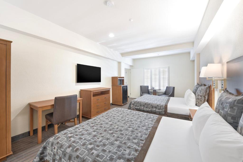 Anaheim Desert Inn & Suites photo