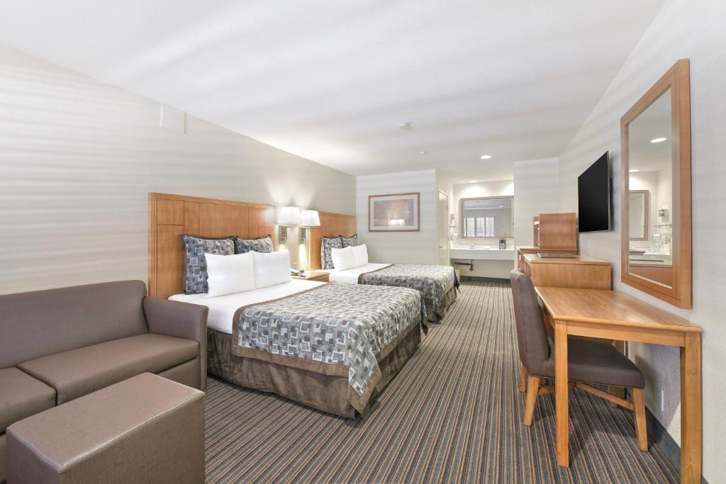 Anaheim Desert Inn & Suites photo