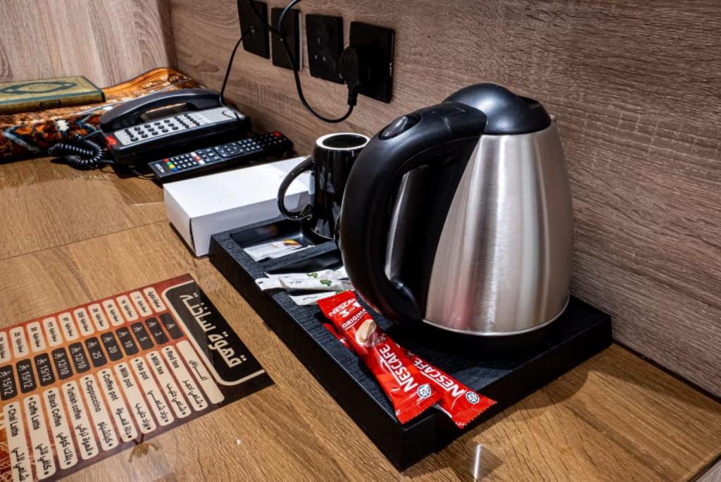 Set per la preparazione di tè e caffè presso نوران استار للشقق المخدومة
