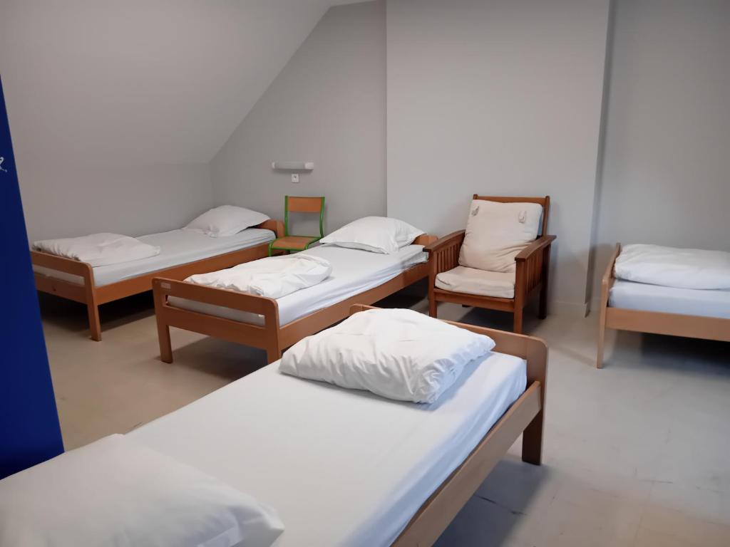 Auberge de Jeunesse HI Pontivy - 6床位混合宿舍间