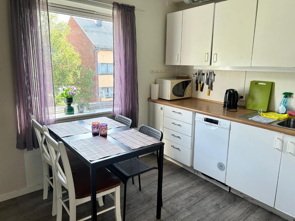 Kuchyň nebo kuchyňský kout v ubytování Single-bed rooms in Central located apartment in Trondheim