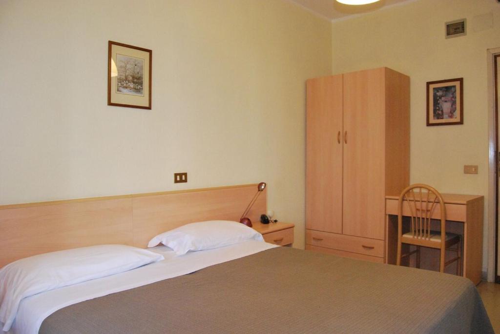 Postel nebo postele na pokoji v ubytování Hotel Laurin