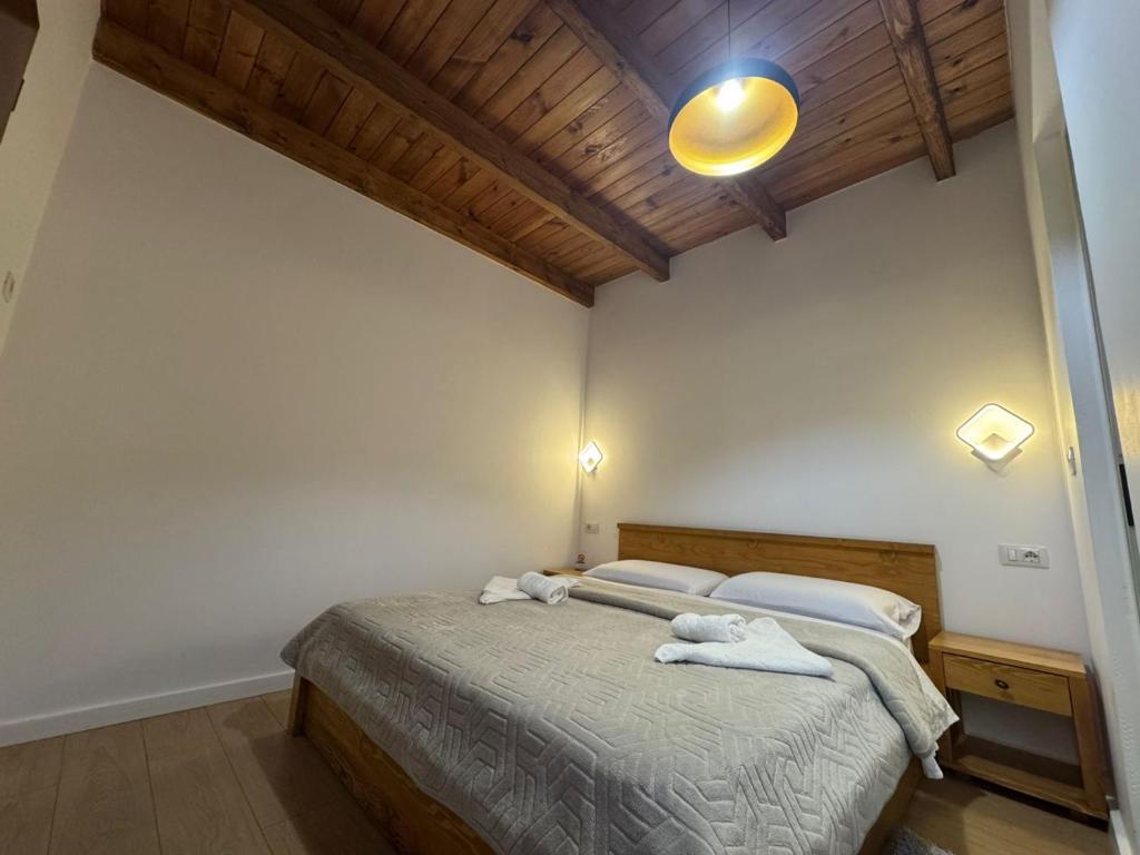 Postel nebo postele na pokoji v ubytování Bujtina Carku