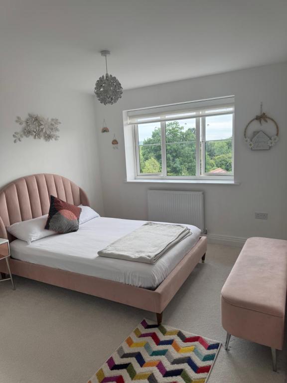 a bedroom with a bed and a window at Bedroom in West Sussex with locks,Private Bathroom & Free Parking in Pulborough