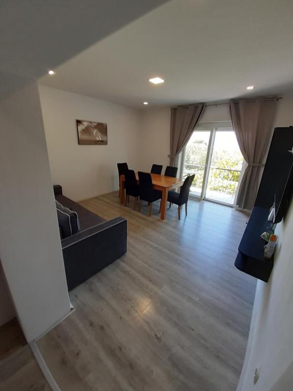 TV a/nebo společenská místnost v ubytování Apartment Nino