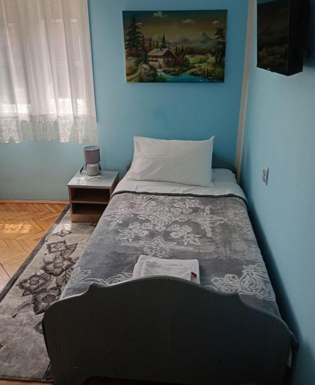 Postel nebo postele na pokoji v ubytování BoHan sobe Vladičin Han