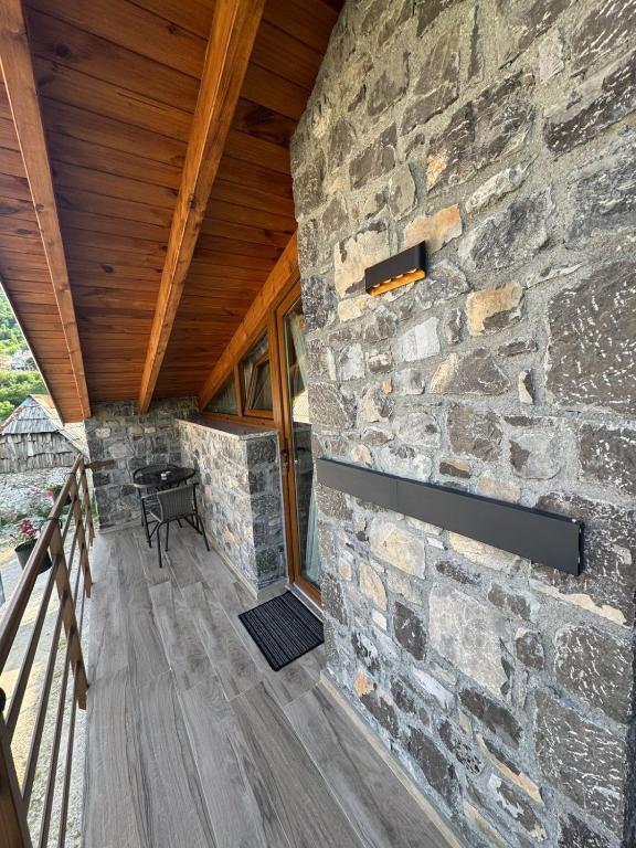 Balkón nebo terasa v ubytování Bujtina Carku