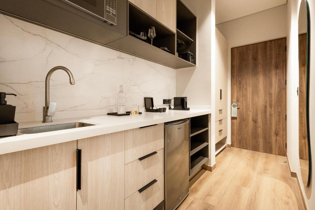 Kuchyň nebo kuchyňský kout v ubytování Vuestro Hotel Boutique
