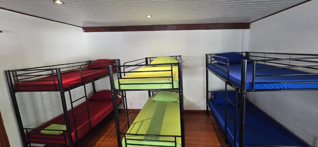Palanda nebo palandy na pokoji v ubytování SelfStay Inn Faaa