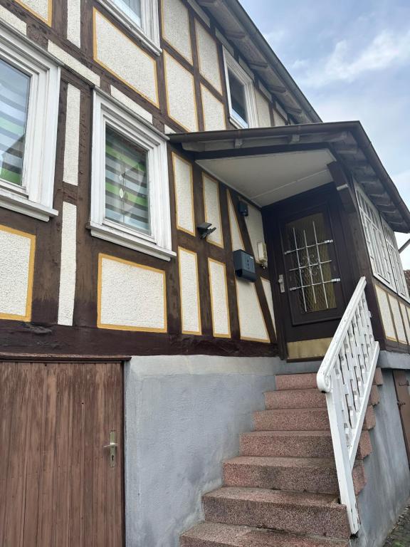 a house with a staircase leading to a door at Neu! Einfaches Zimmer - einfacher Preis in Lohra, Hessen - low Budget - für Vertreter - Monteure - Wanderer - Radler - nur WC mit Waschbecken ohne Dusche aber günstig in Lohra