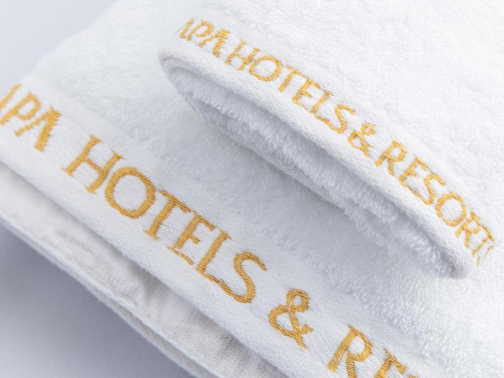 two white towels with the words houston certificates on them at APA Hotel Akihabara Ekimae in Tokyo